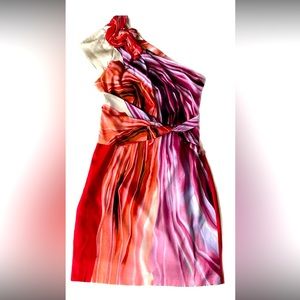 It is a beautiful and elegant dress you will feel special and beautiful in it 💝